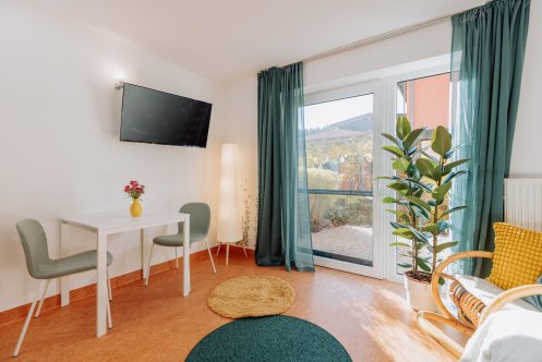 Daheim am Regen - Zimmer mit Esstisch Daheim am Regen - Zimmer mit Esstisch