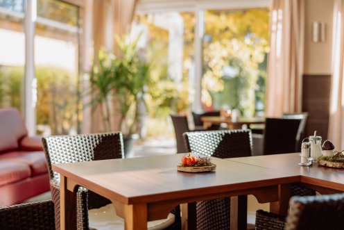 Daheim am Regen - Tisch im Gemeinschaftsraum Daheim am Regen - Tisch im Gemeinschaftsraum